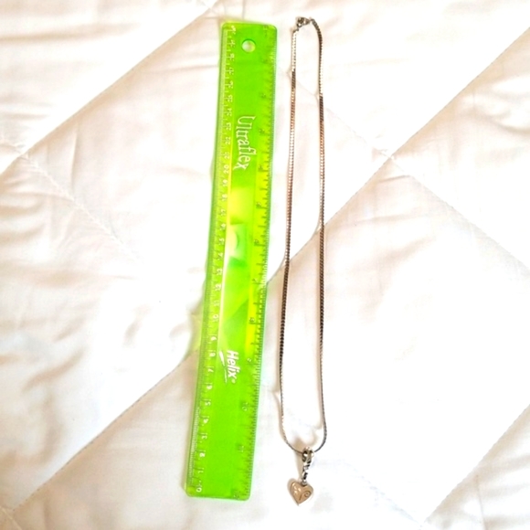 Avon Silver Etched Heart Necklace - Picture 5 of 7